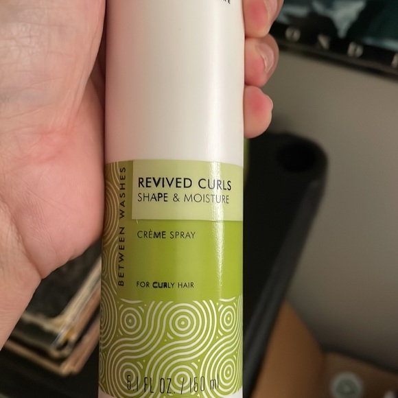 Nexxus crème spray revives curls - Picture 3 of 4